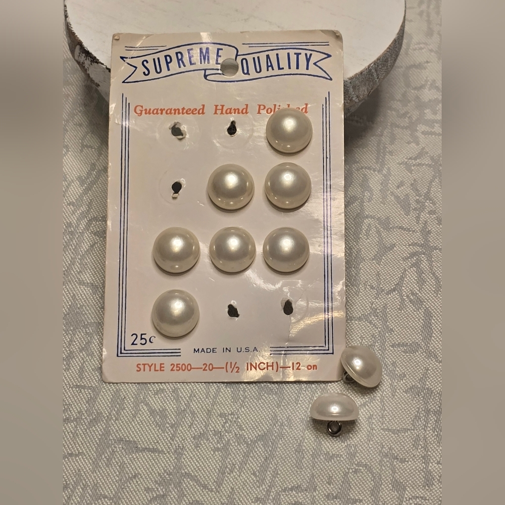 (09) VINTAGE SUPREME QUALITY 1/2" SHANK BUTTONS [ Read Details ]